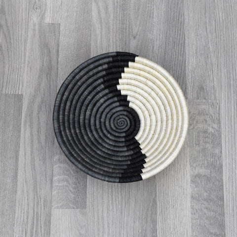 Medium African Basket / Rwandan Basket / Wall art Basket / Straw basket / Hanging wall basket / Brown Woven Basket / Home Décor