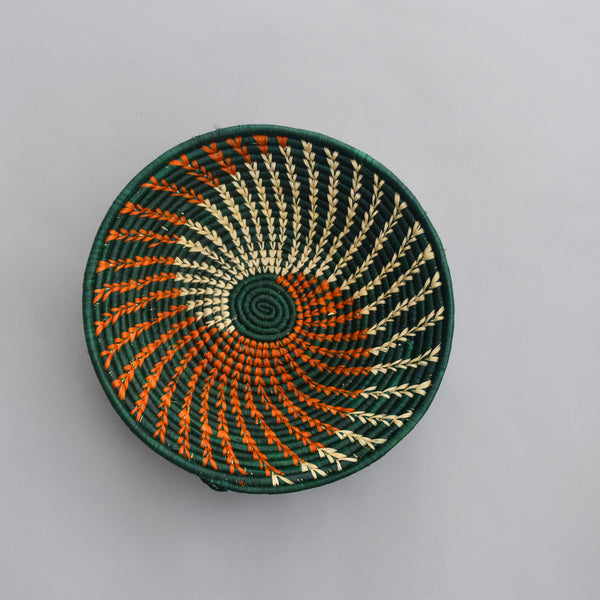 Hand woven straw. A tradition and art which has been part of Ugandan culture for centuries.  With all of the materials used being natural products or recycled, we also believe this is a lovely way of making use of natural resources the world has to offer and making positive changes to become more sustainable.  Beautifully, unique, handmade basket made out of banana stalks and raffia fibres also known as the Ugandan basket.