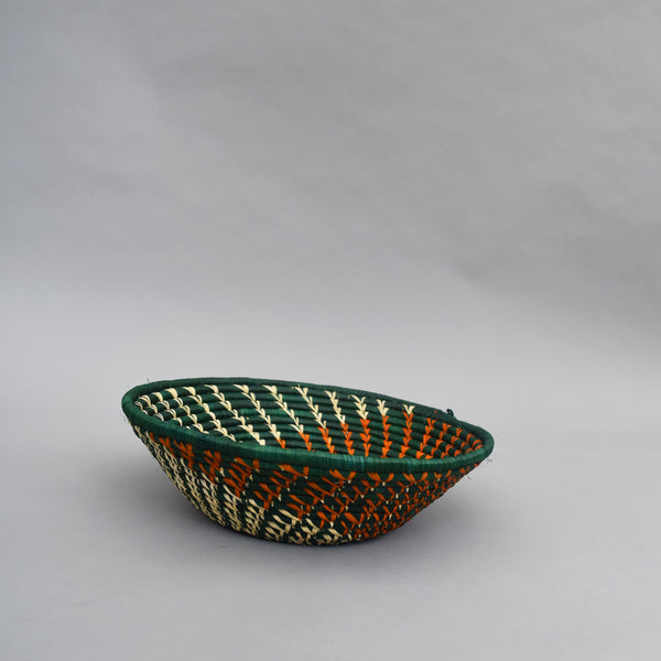 Hand woven straw. A tradition and art which has been part of Ugandan culture for centuries.  With all of the materials used being natural products or recycled, we also believe this is a lovely way of making use of natural resources the world has to offer and making positive changes to become more sustainable.  Beautifully, unique, handmade basket made out of banana stalks and raffia fibres also known as the Ugandan basket.