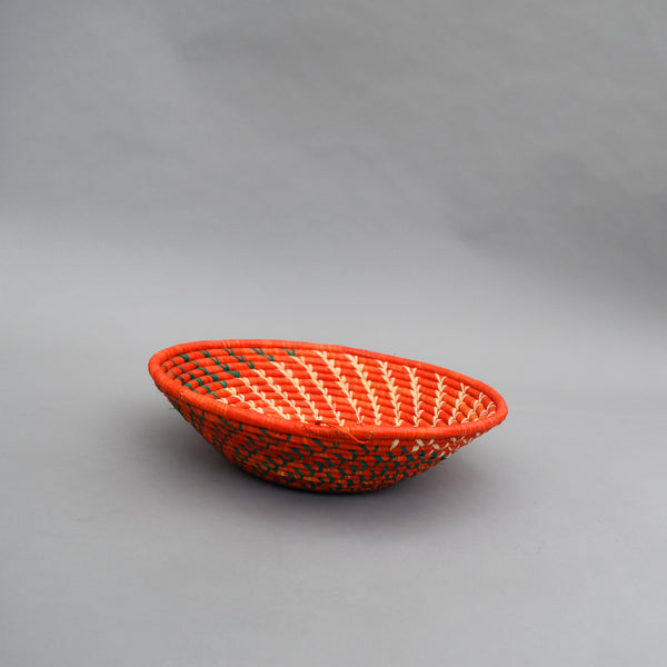 Hand woven straw. A tradition and art which has been part of Ugandan culture for centuries.  With all of the materials used being natural products or recycled, we also believe this is a lovely way of making use of natural resources the world has to offer and making positive changes to become more sustainable.  Beautifully, unique, handmade basket made out of banana stalks and raffia fibres also known as the Ugandan basket.