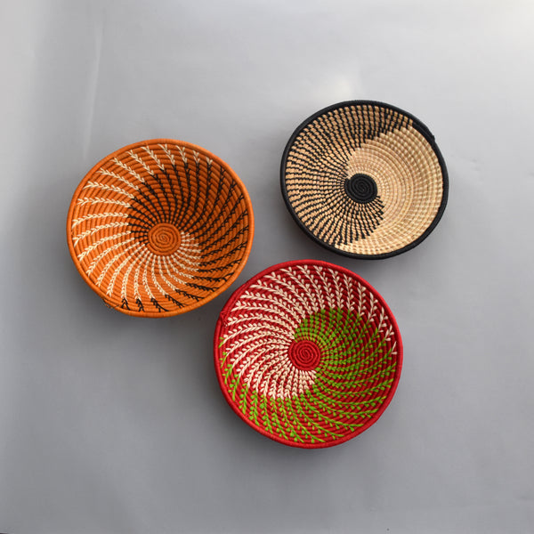 Hand woven straw. A tradition and art which has been part of Ugandan culture for centuries.  With all of the materials used being natural products or recycled, we also believe this is a lovely way of making use of natural resources the world has to offer and making positive changes to become more sustainable.  Beautifully, unique, handmade basket made out of banana stalks and raffia fibres also known as the Ugandan basket.