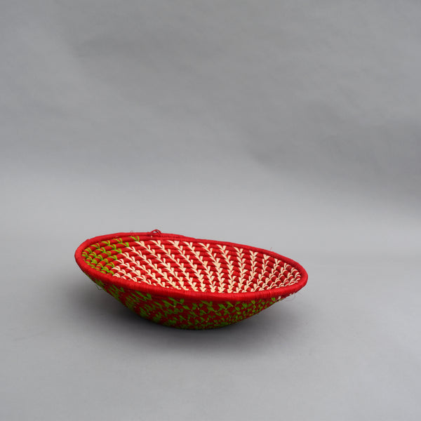 Hand woven straw. A tradition and art which has been part of Ugandan culture for centuries.  With all of the materials used being natural products or recycled, we also believe this is a lovely way of making use of natural resources the world has to offer and making positive changes to become more sustainable.  Beautifully, unique, handmade basket made out of banana stalks and raffia fibres also known as the Ugandan basket.