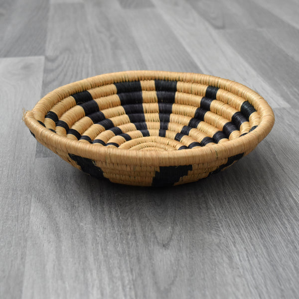 Small African Basket / Rwandan Basket / Wall art Basket / Straw basket / Hanging wall basket / Brown Woven Basket / Home Décor